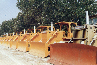 产品整装待发。自1984年对销售实验了承包责任制，调动了职工的起劲性，增强了责任感，从而改变了已往等、靠、要的被动时势。