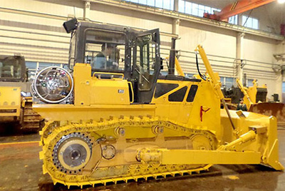 天下上第一台燃气型履带式推土机——SD20-5（LNG）在研究总院新产品试制中心下线。SD20-5（LNG）履带式推土机是公司顺应行业生长趋势开发的一款节能、环保产品，整机接纳自然气专用发念头，燃烧后无积炭，知足stageIIIA排放，寿命更长，维修频率更低。